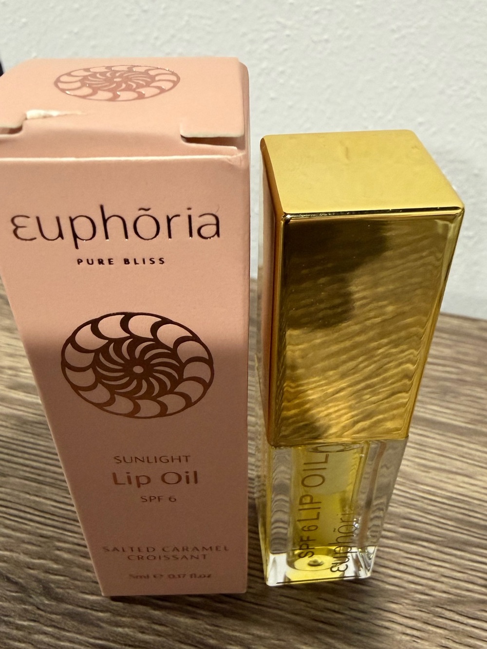 Euphoria Sunlight Lip Oil SPF 6 in Salted Caramel Croissant 5 ml NEW